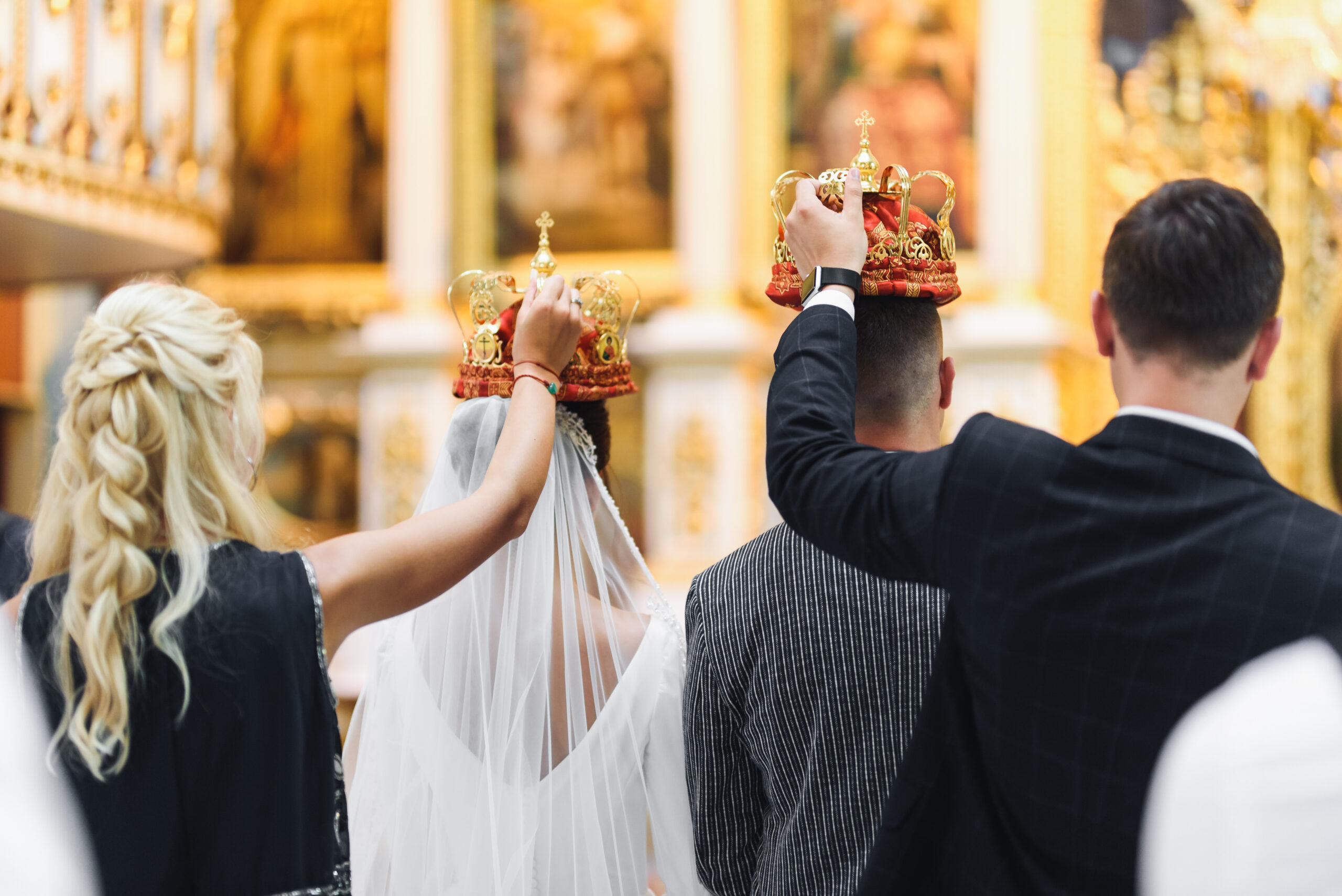 Ce să știi înainte de cununie: 10 întrebări pentru preot