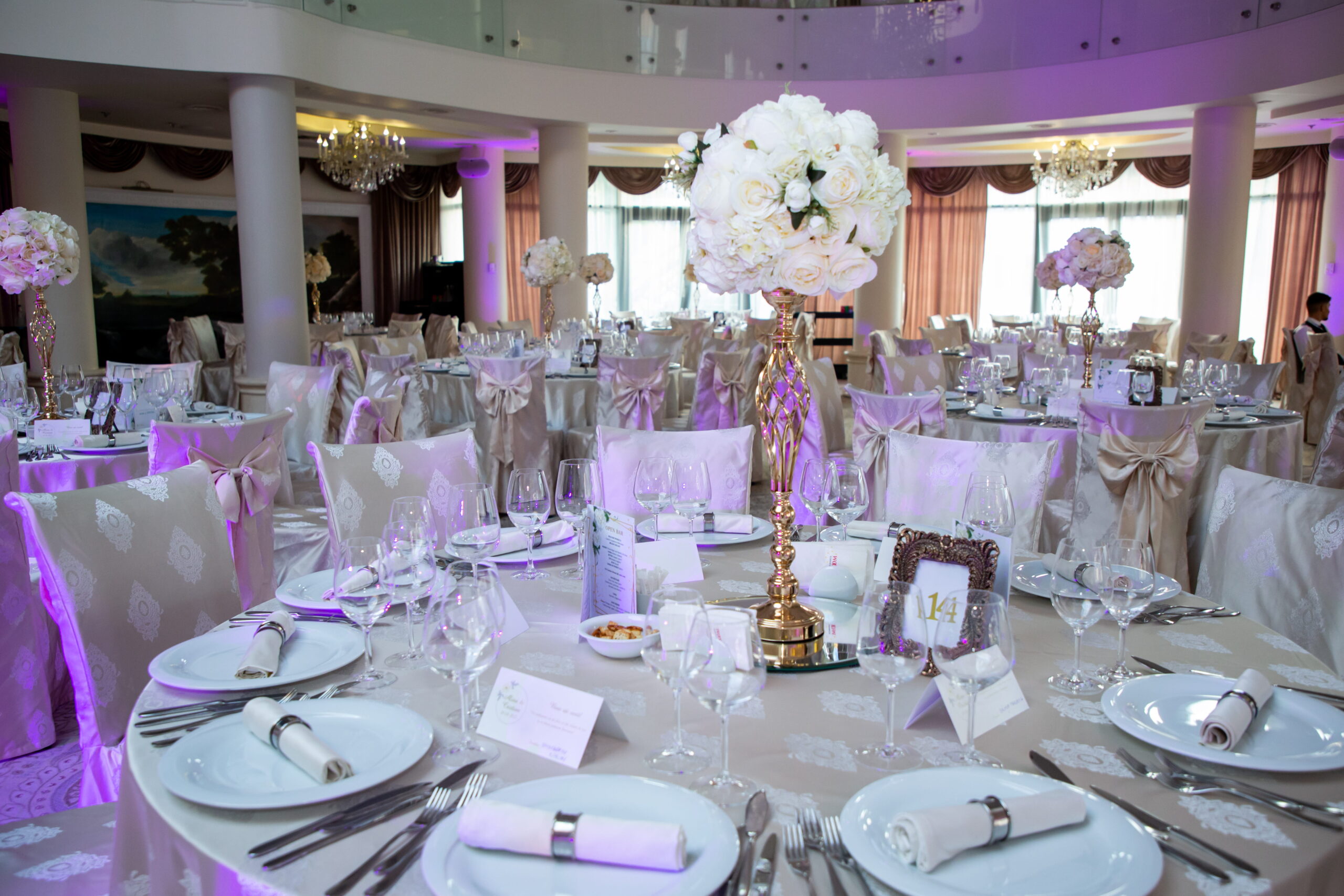 cele mai bune saloane nuntă Militari Residence aranjament mese